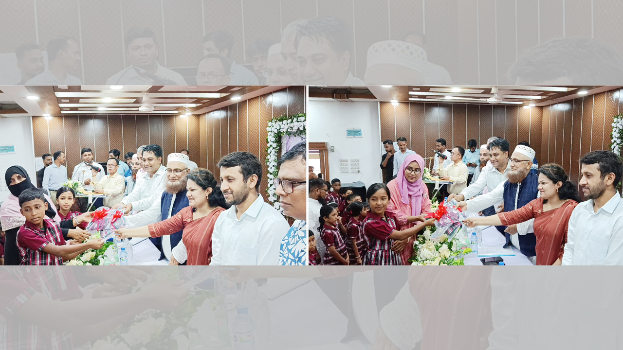 শিক্ষার্থীদের হাতে স্কুল ড্রেস ও শিক্ষা উপকরণ তুলে দিচ্ছেন অতিথিরা