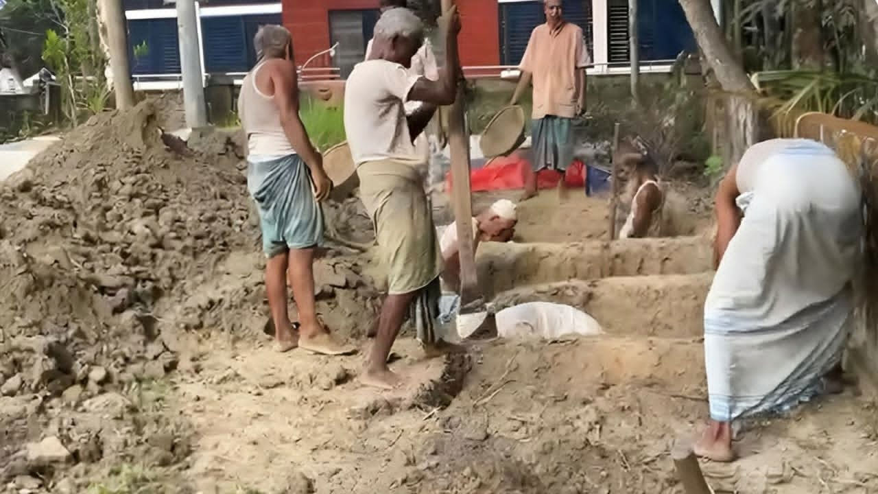 পাশাপাশি চার কবর খোঁড়া হচ্ছে