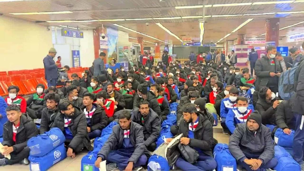 দেশে ফিরলেন ১৭০ বাংলাদেশী