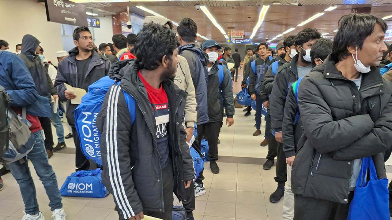 লিবিয়া থেকে ফিরেছেন ১৬৫ বাংলাদেশী