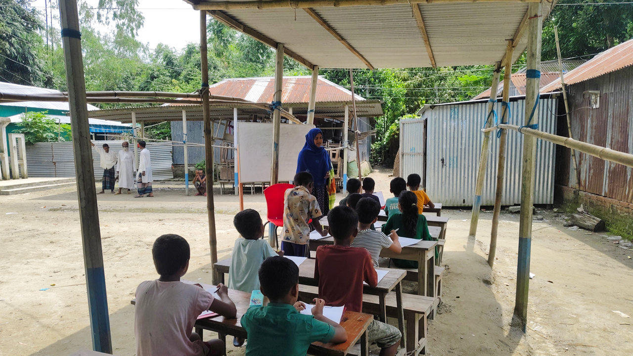 লোচনা সরকারি প্রাথমিক বিদ্যালয়ে পাঠদান কার্যক্রম