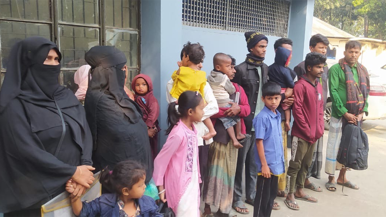 আটক রোহিঙ্গাদের কয়েকজন
