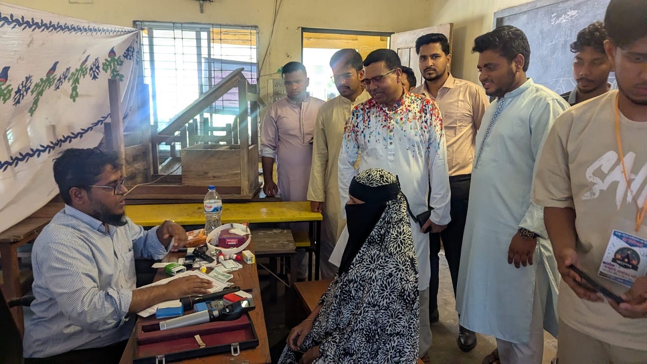 লোহাগাড়ায় বিনামূল্যে এক হাজার রোগীকে চিকিৎসা সেবা