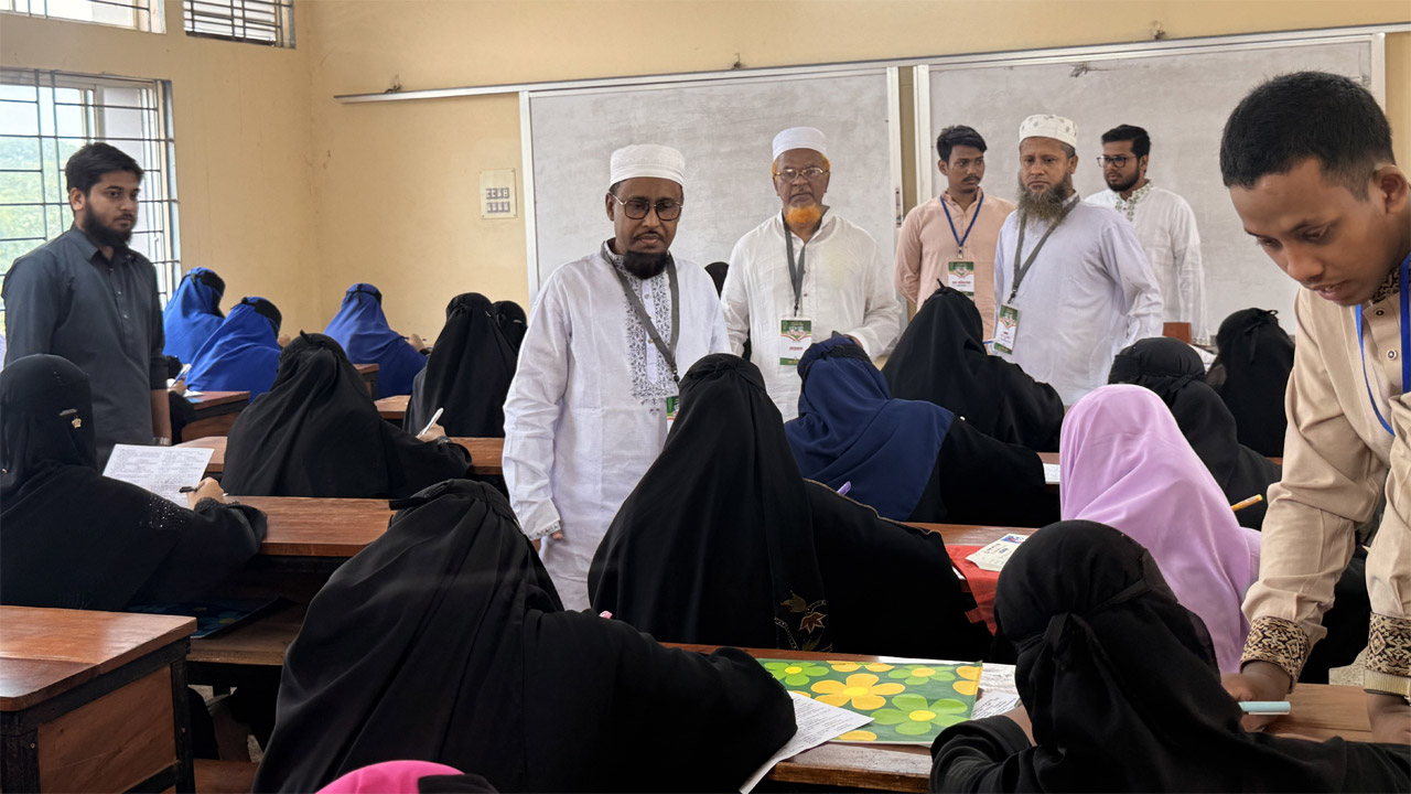 লোহাগাড়ায় ৮৫টি শিক্ষাপ্রতিষ্ঠানের অংশগ্রহণে বইপাঠ প্রতিযোগিতা
