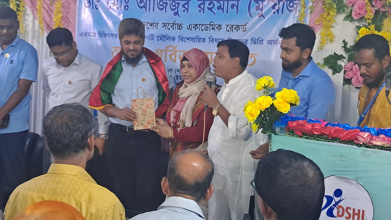 ডা: মু'য়াজকে লোহাগড়ায় সংবর্ধনা