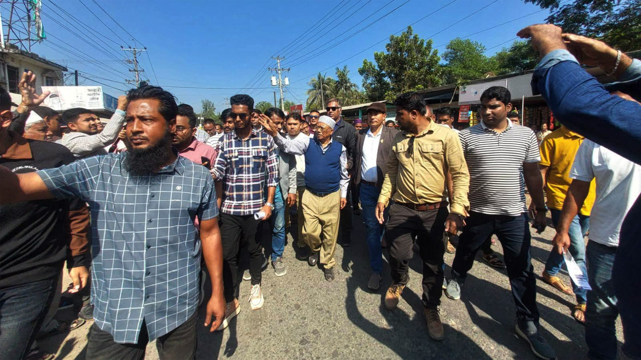 সোনাগাজী উপজেলার মতিগঞ্জ ইউনিয়নে পথসভায় আবদুল আউয়াল মিন্টু