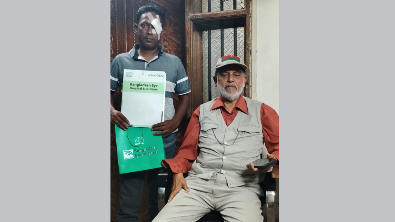 জুলাই-যোদ্ধা গুলিবিদ্ধ রুবেলের পাশে সাবেক এমপি লালু