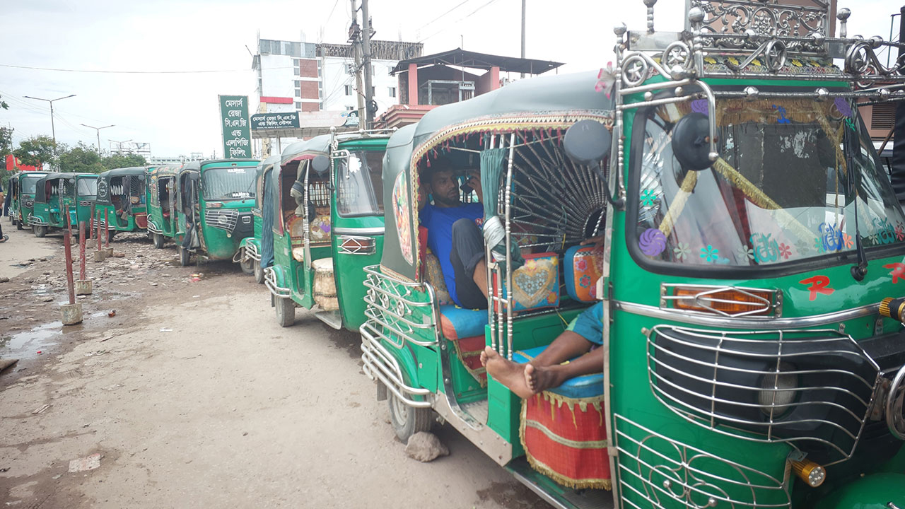 সিএনজি স্টেশনে দীর্ঘ সারি