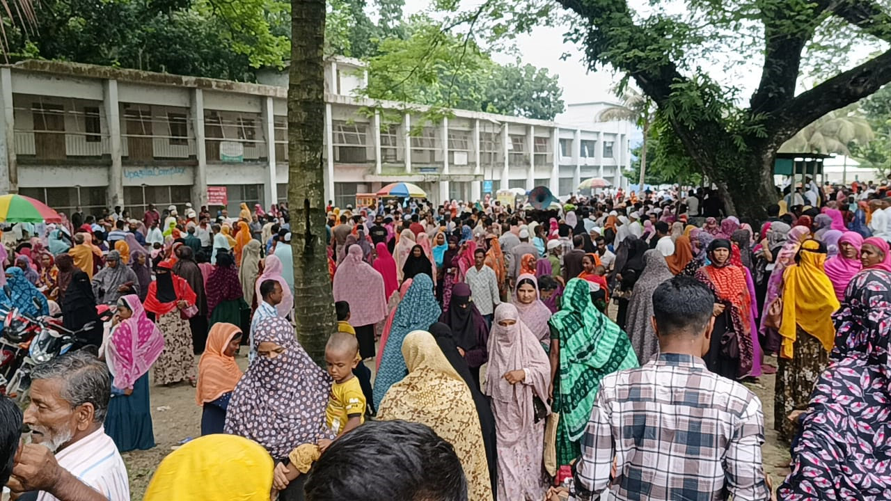 টাকা আত্মসাতের অভিযোগে মাদারগঞ্জ উপজেলার সকল দফতরের কার্যক্রম বন্ধ