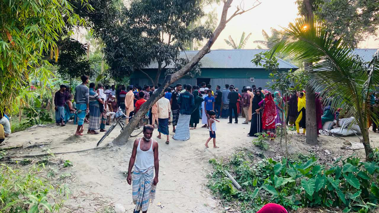 স্বামীর সাথে কলহের জেরে মাদারগঞ্জে গৃহবধূর মৃত্যু