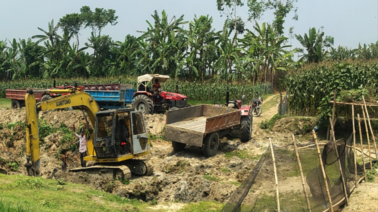 মাদারগঞ্জে সংবাদ প্রকাশের জেরে সাংবাদিকের বিরুদ্ধে ‘চাঁদাবাজির’ মামলা
