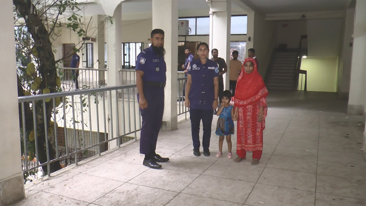 বাবার পরিচয় পেতে আদালতপাড়ায় সাড়ে ৩ বছরের আফিয়া