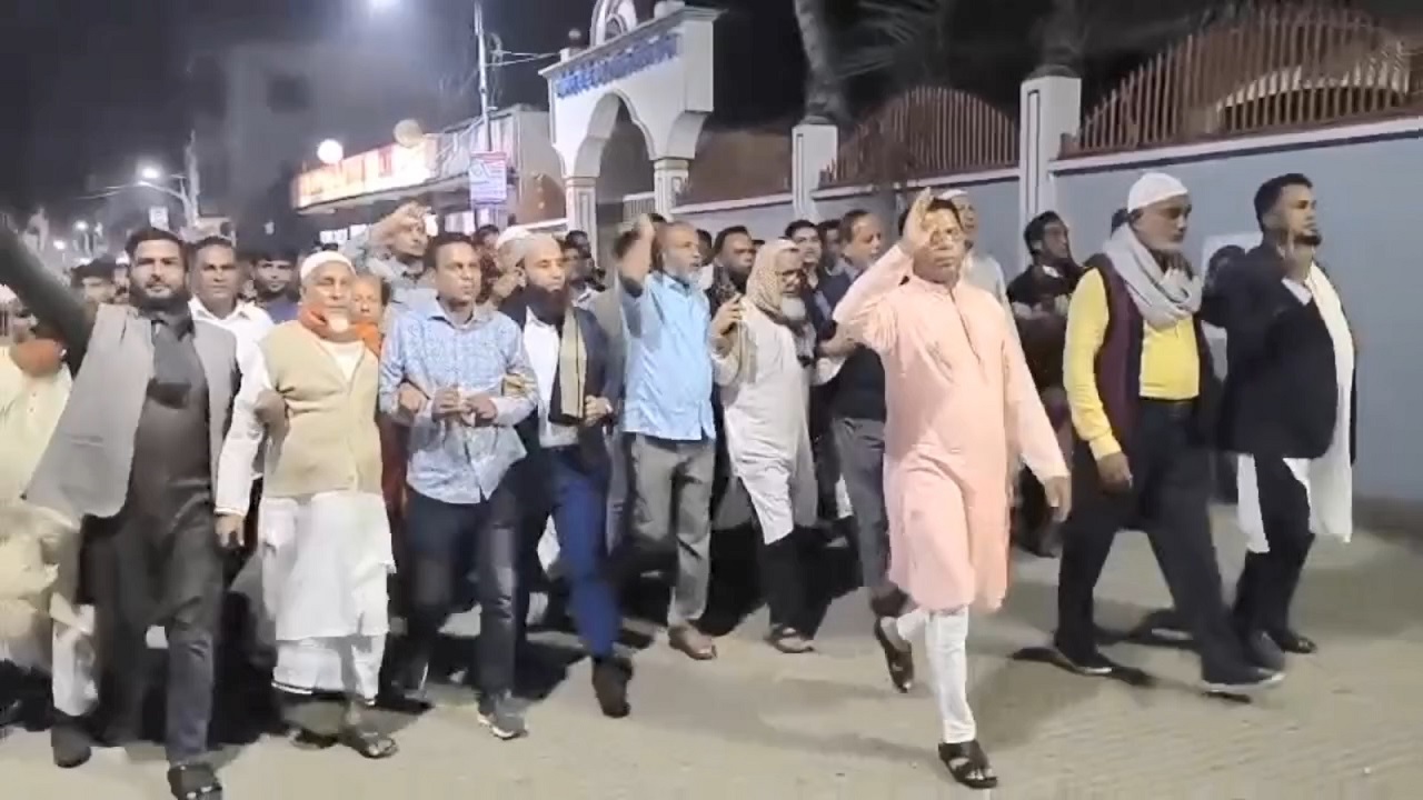 হাসিনার ফাঁসির রায় ঘোষণায় শিবচরে বিএনপির আনন্দ মিছিল