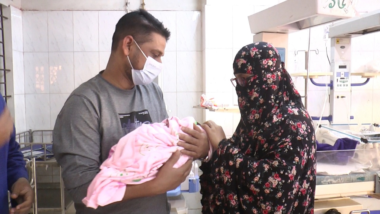 নতুন মা-বাবার ঘরে বাথরুমে পাওয়া নবজাতক