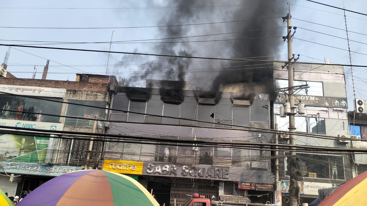 মধুপুরে কাপড়ের মার্কেটে অগ্নিকাণ্ডে ২৫ লাখ টাকার ক্ষতি