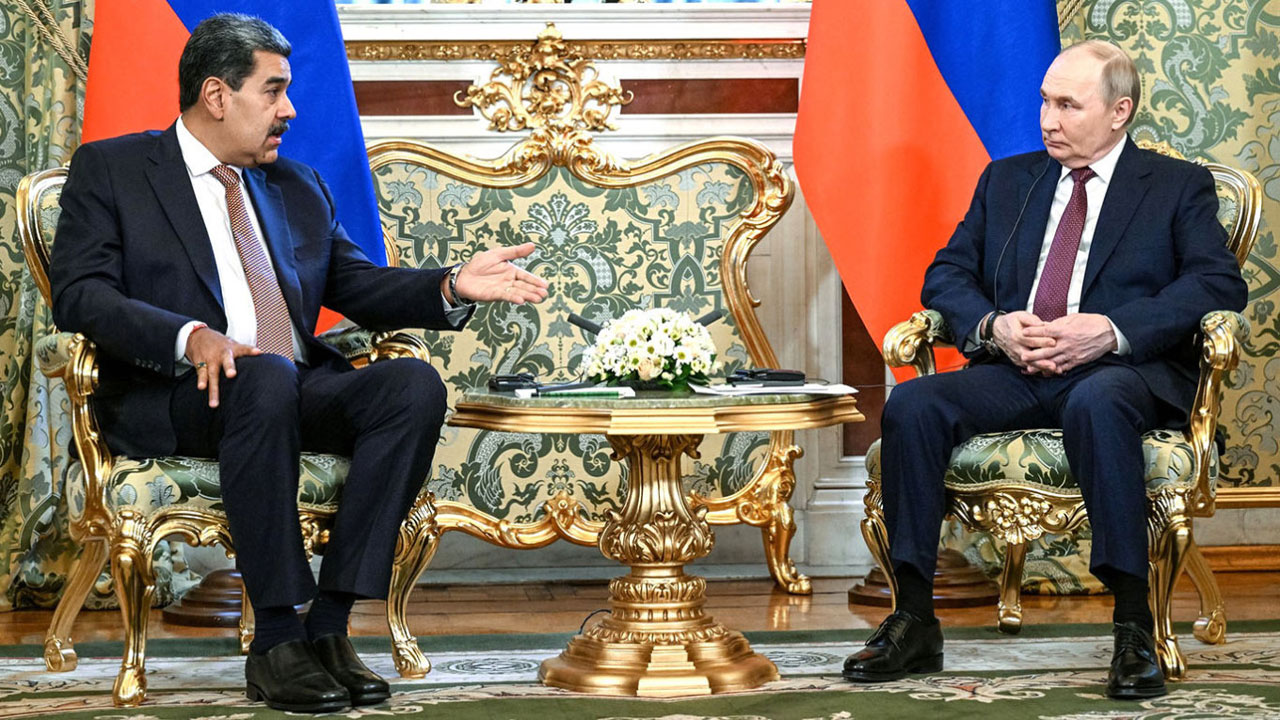 ভেনিজুয়েলার প্রেসিডেন্ট নিকোলাস মাদুরো ও রাশিয়ার প্রেসিডেন্ট ভ্লাদিমির পুতিন