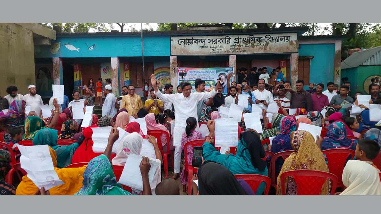ধর্মপাশায় ৩১ দফা বাস্তবায়নের লক্ষ্যে নারীদের নিয়ে উঠান বৈঠকে মাহবুবুর রহমান