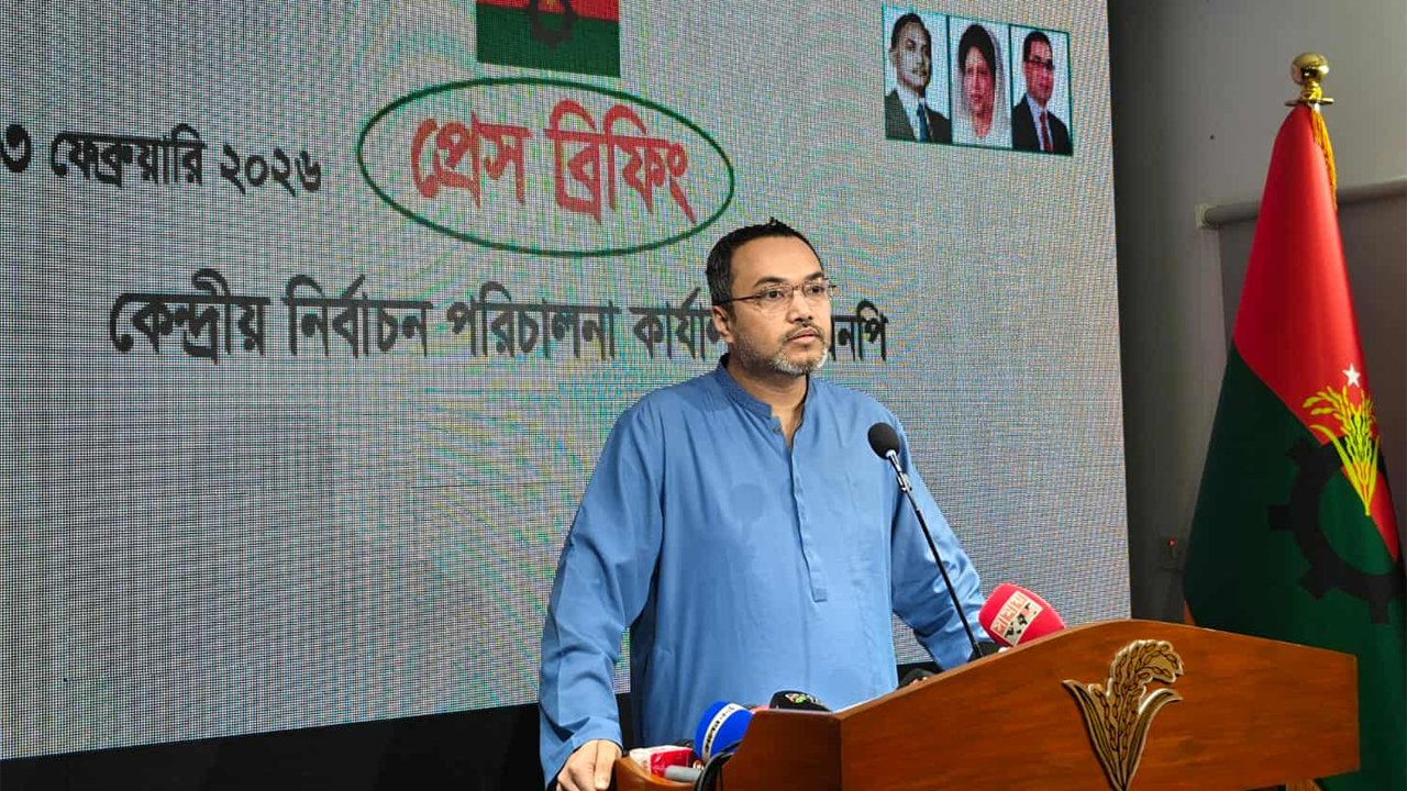 সংবাদ সম্মেলনে বক্তব্য রাখছেন মাহদী আমিন