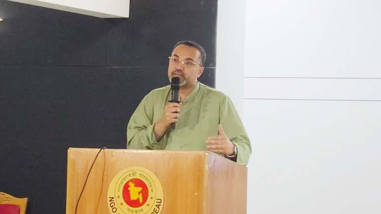 বক্তব্য দেন প্রধানমন্ত্রীর উপদেষ্টা মাহদী আমিন