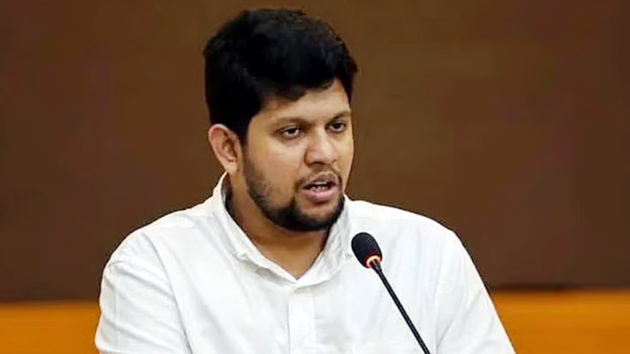 তথ্য ও সম্প্রচার উপদেষ্টা মো: মাহফুজ আলম