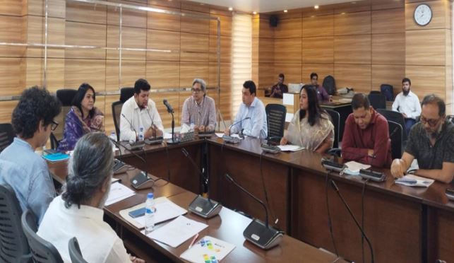 বক্তব্য রাখছেন তথ্য ও সম্প্রচার উপদেষ্টা মো: মাহফুজ আলম