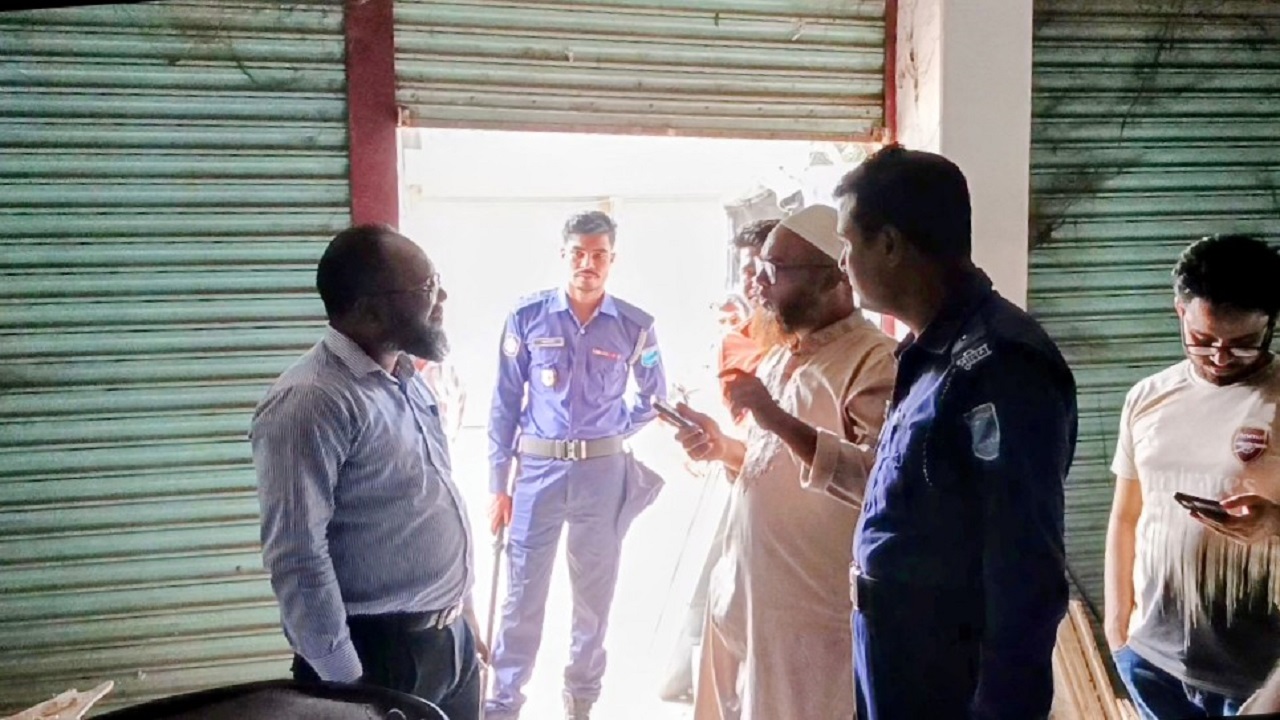 মুকসুদপুরে জ্বালানি তেল মজুদ করায় ব্যবসায়ীকে ১০ হাজার টাকা জরিমানা