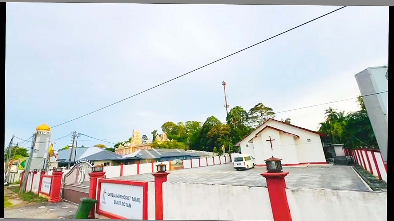 মালয়েশিয়া সাম্প্রদায়িক সম্প্রীতির দৃষ্টান্ত! এক দেয়ালে মসজিদ, মন্দির, গির্জা ও চার্চ