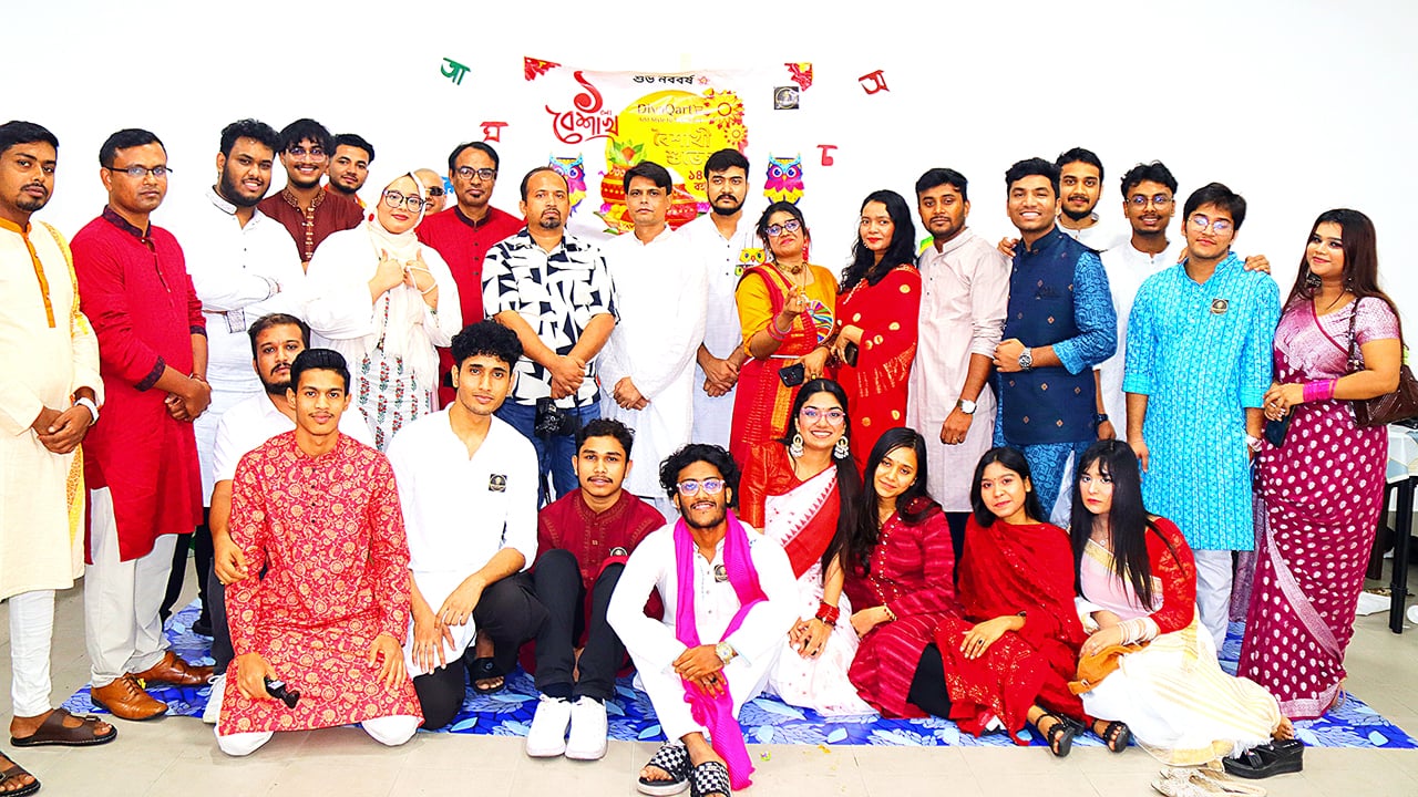 বৈশাখী অনুষ্ঠানে অংশগ্রহণকারীরা