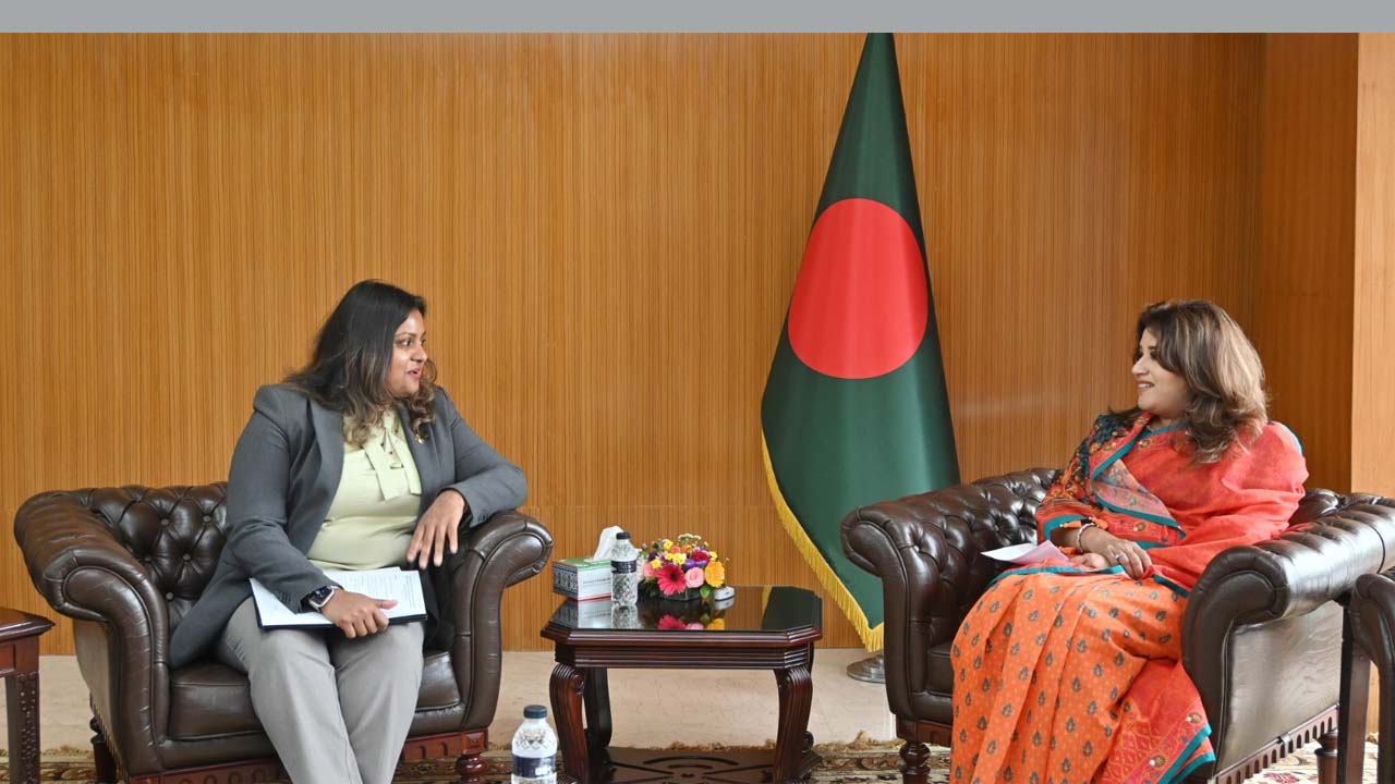 প্রতিমন্ত্রী শামা ওবায়েদ ইসলামের সাথে বৈঠক করেন মালদ্বীপের হাইকমিশনার শিউনিন রশীদ