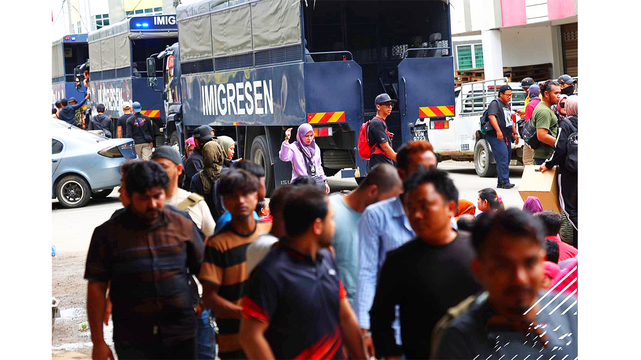 মালয়েশিয়ায় শ্রমিক নির্যাতন।