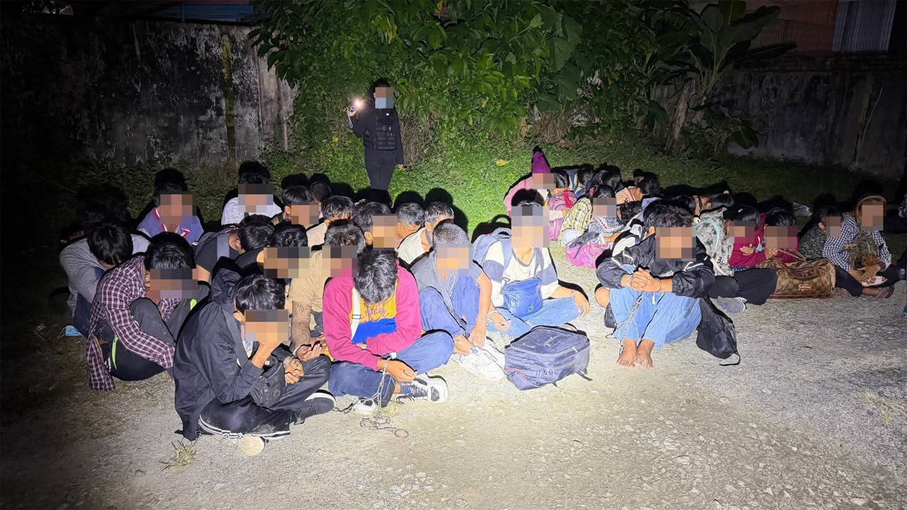 সিন্ডিকেট সদস্যসহ মায়ানমার নাগরিক গ্রেফতার