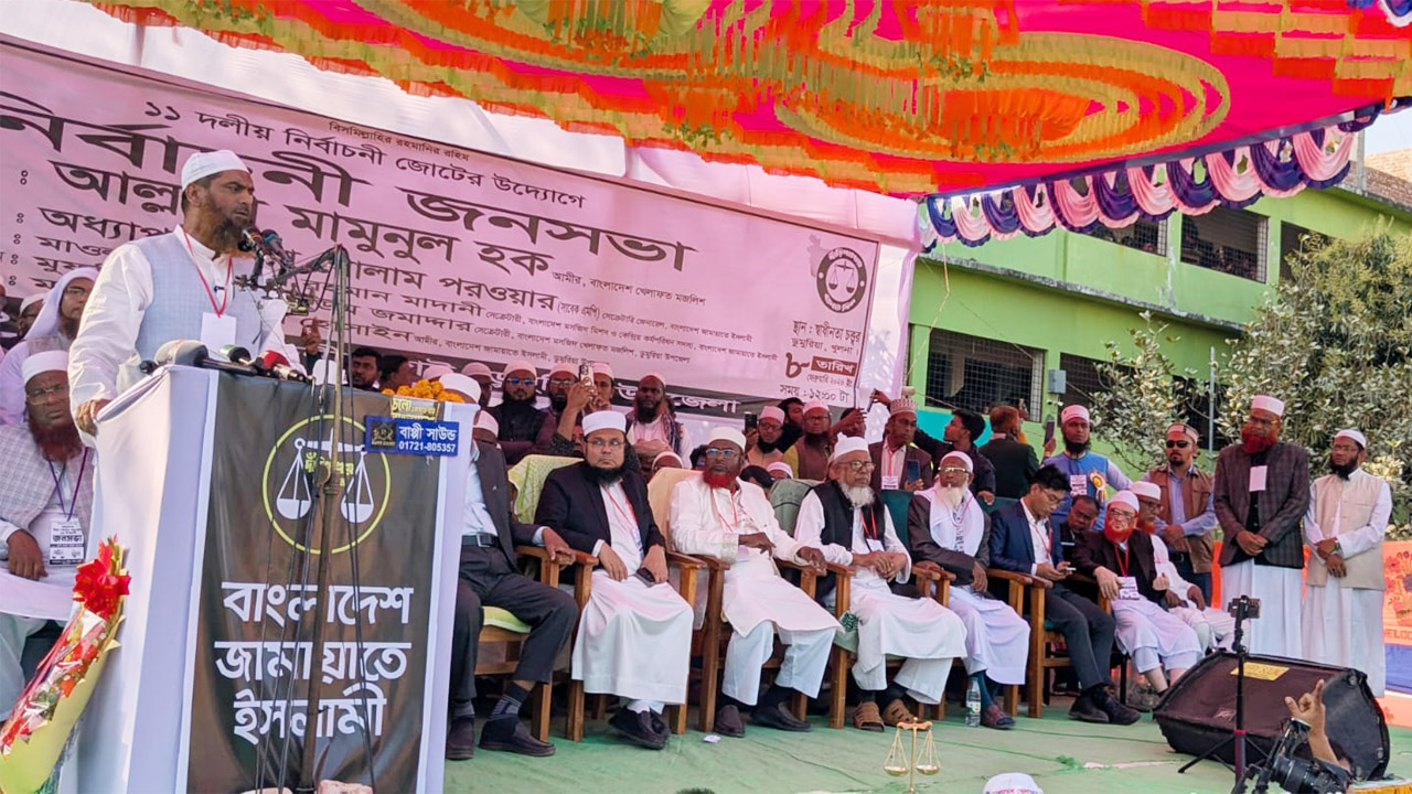 ডুমুরিয়ার জনসভায় বক্তব্য রাখছেন মাওলানা মামুনুল হক