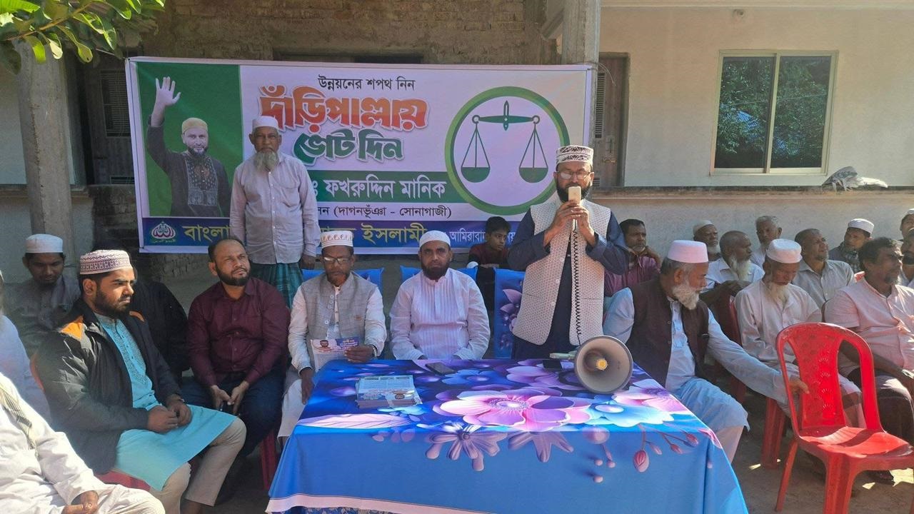 ফেনীর সোনাগাজী আমিরাবাদ ইউনিয়নে ডা: মো: ফখরুদ্দিন মানিক