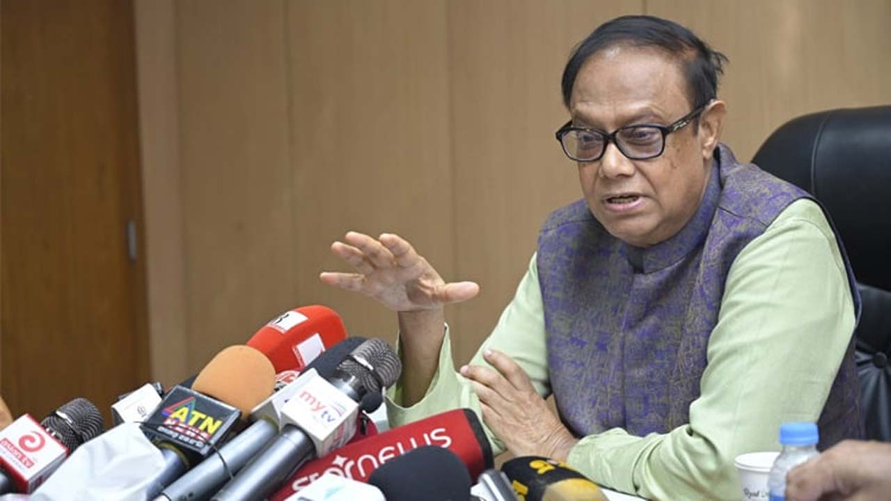 সংবাদ সম্মেলনে বাংলাদেশ ব্যাংকের গভর্নর ড. আহসান এইচ মনসুর