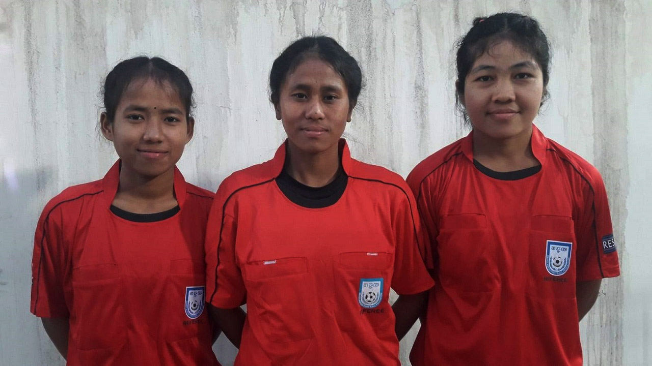 এক ম্যাচে তিন মারমা রেফারি