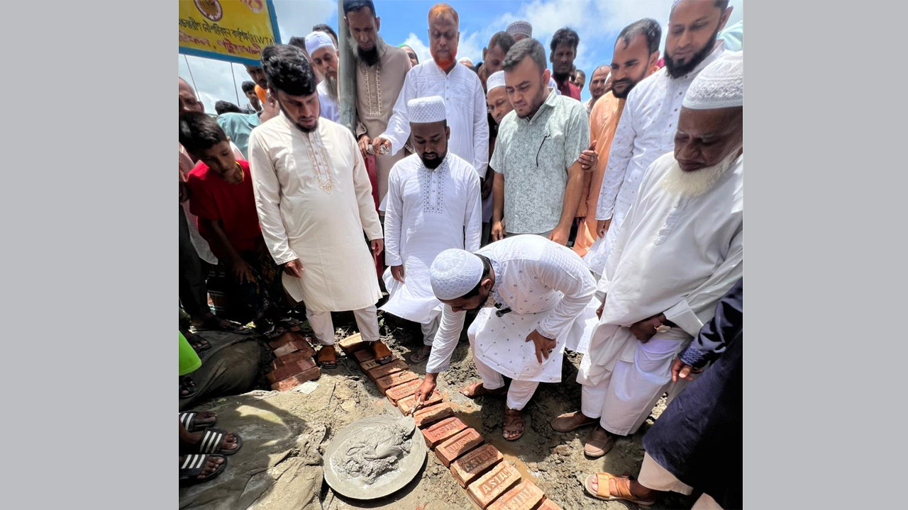 সড়ক সংস্কার কাজের উদ্বোধন করেন ড. শফিকুল ইসলাম মাসুদ