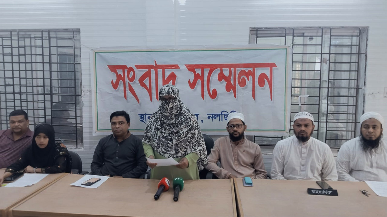 নলছিটি প্রেস ক্লাবে সংবাদ সম্মেলনে ওসমান হাদির বোন মাসুমা