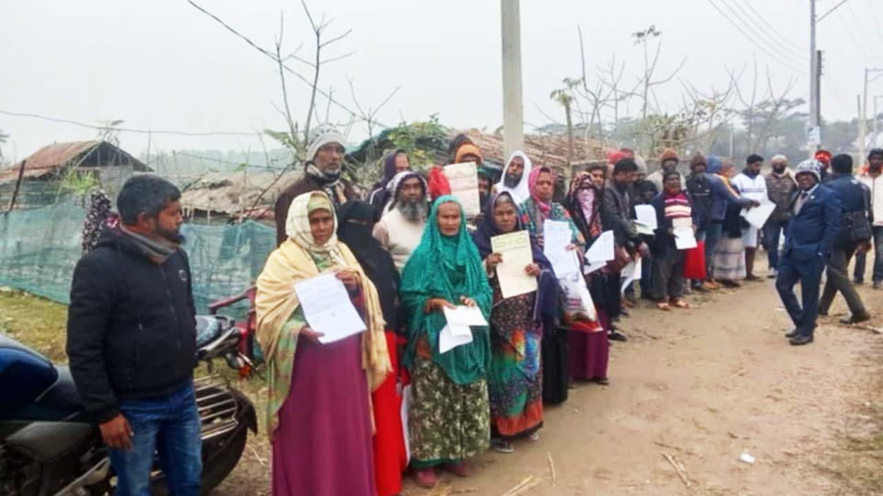 মাথাভাঙ্গার বসতভিটা থেকে উচ্ছেদ আতঙ্কে বাসিন্দারা