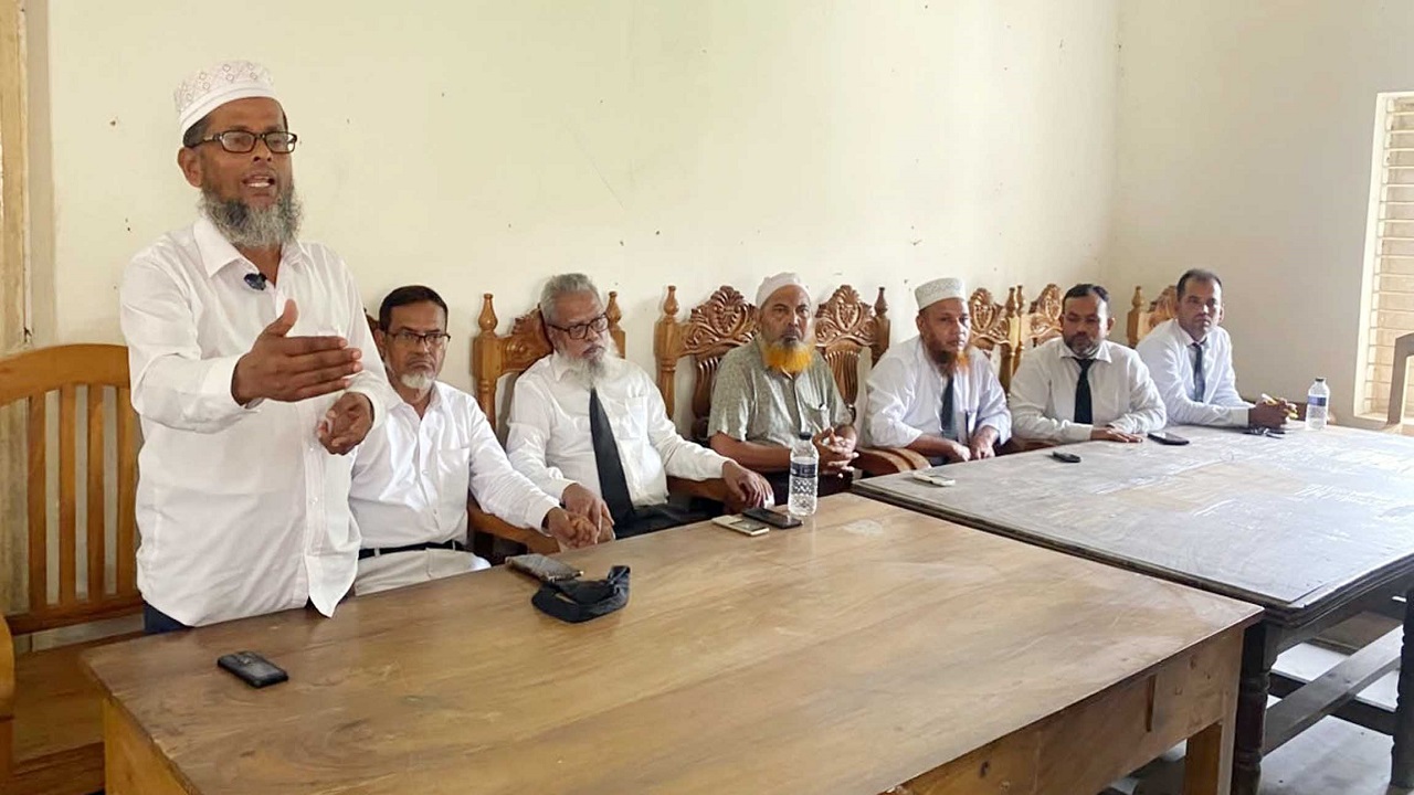 মঠবাড়িয়ায় আইনজীবীদের আদালত বর্জন