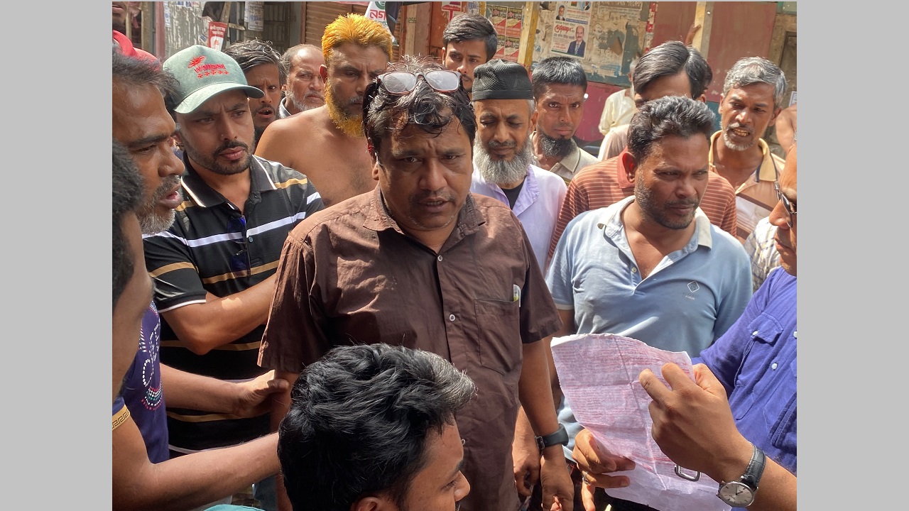 মঠবাড়িয়ায় অতিরিক্ত বিদ্যুৎ বিল : দুই মিটার রিডারকে আটকে রাখলেন গ্রাহকরা