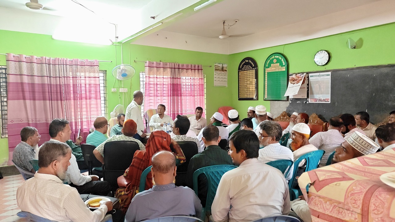 মতলবে জেলা শিক্ষা অফিসারের হস্তক্ষেপে জোর করে বিদায় অনুষ্ঠান!