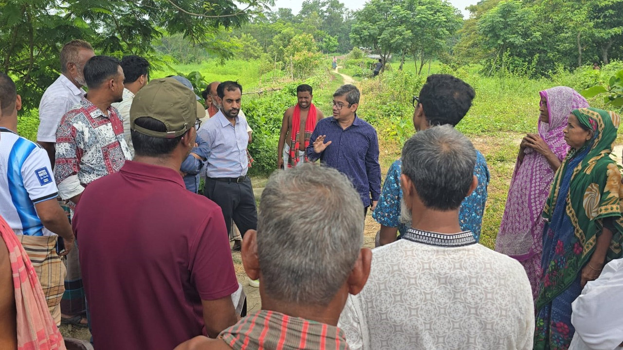 মতলব উত্তরে পাউবো কর্মকর্তাদের নদী ভাঙন এলাকা পরিদর্শন