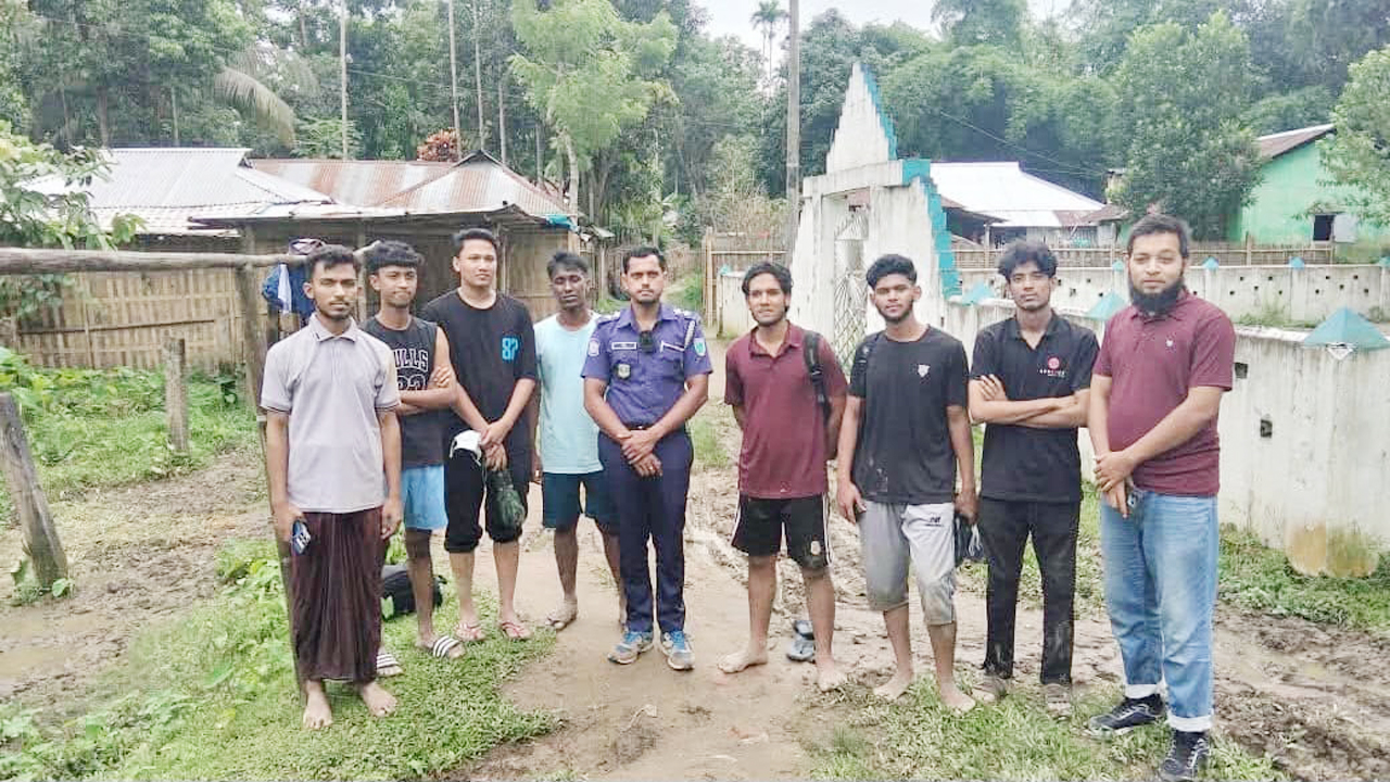 উদ্ধার হওয়া শিক্ষার্থীরা
