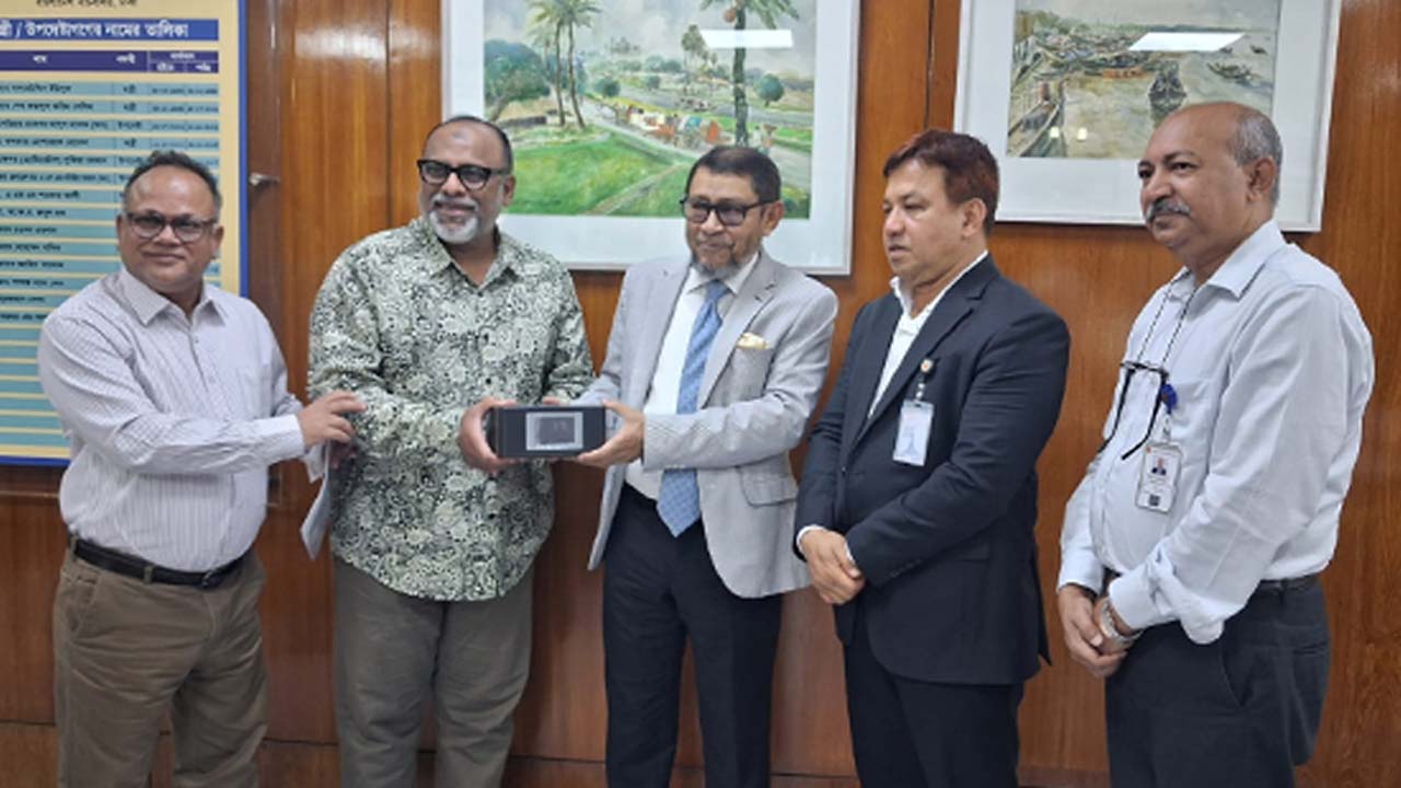 হামের চিকিৎসায় চার কোটি টাকার চিকিৎসা সরঞ্জাম পেল স্বাস্থ্য মন্ত্রণালয়