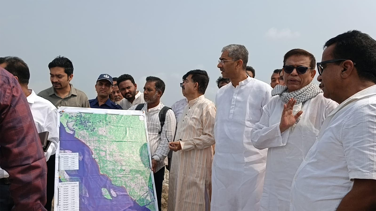 বাঁধ পরিদর্শনে পানিসম্পদ মন্ত্রী এ্যানি