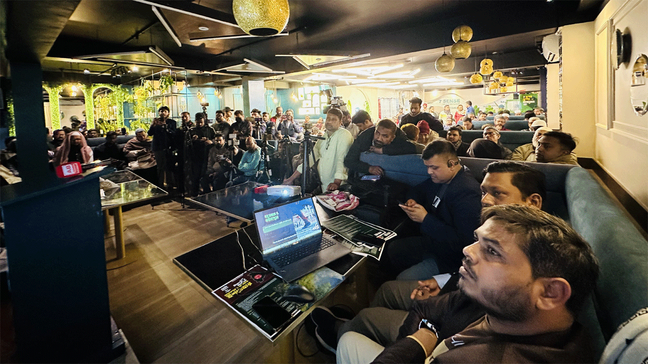 হোটেলে ইশতেহার পাঠ করেন জামায়াত প্রার্থী