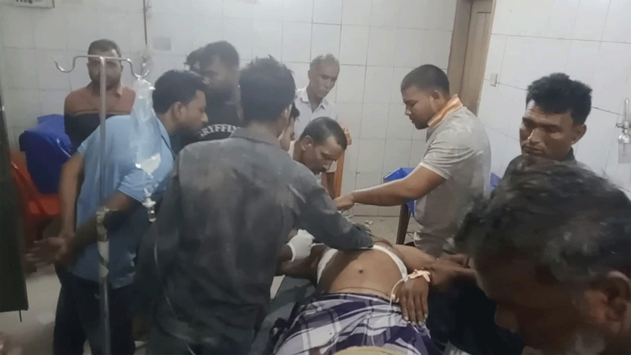 চিকিৎসাধীন গুলিবিদ্ধ মুকুল হোসেন