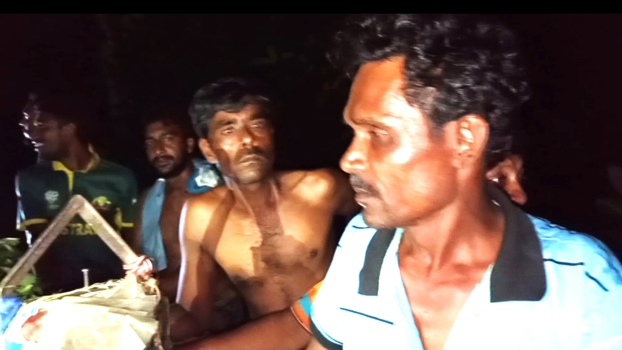 ব্যবসায়ীদের উপর ডাকাত দলের হামলা