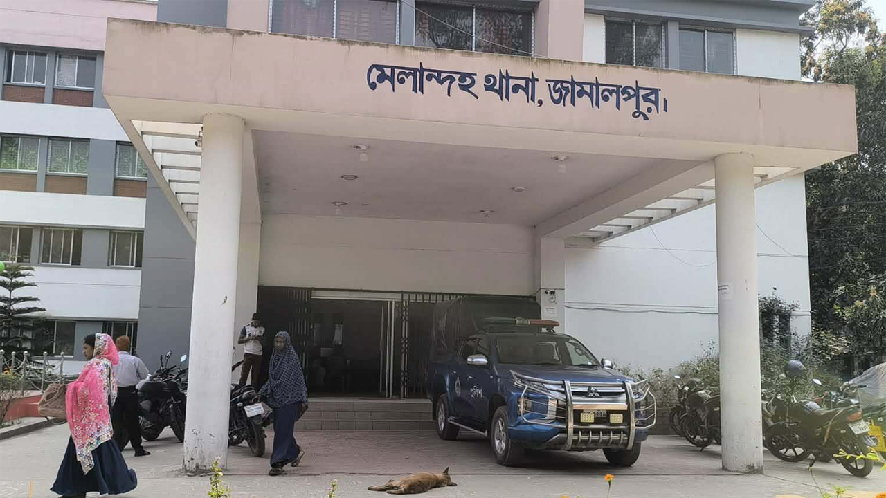 মেলান্দহে চাঁদার দাবিতে কারখানায় হামলা।