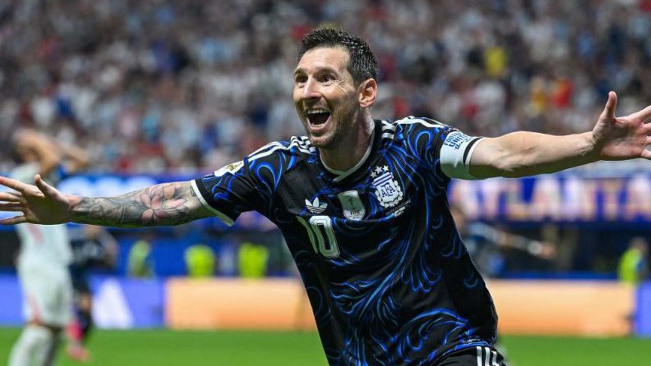 লিওনেল মেসির উদযাপন